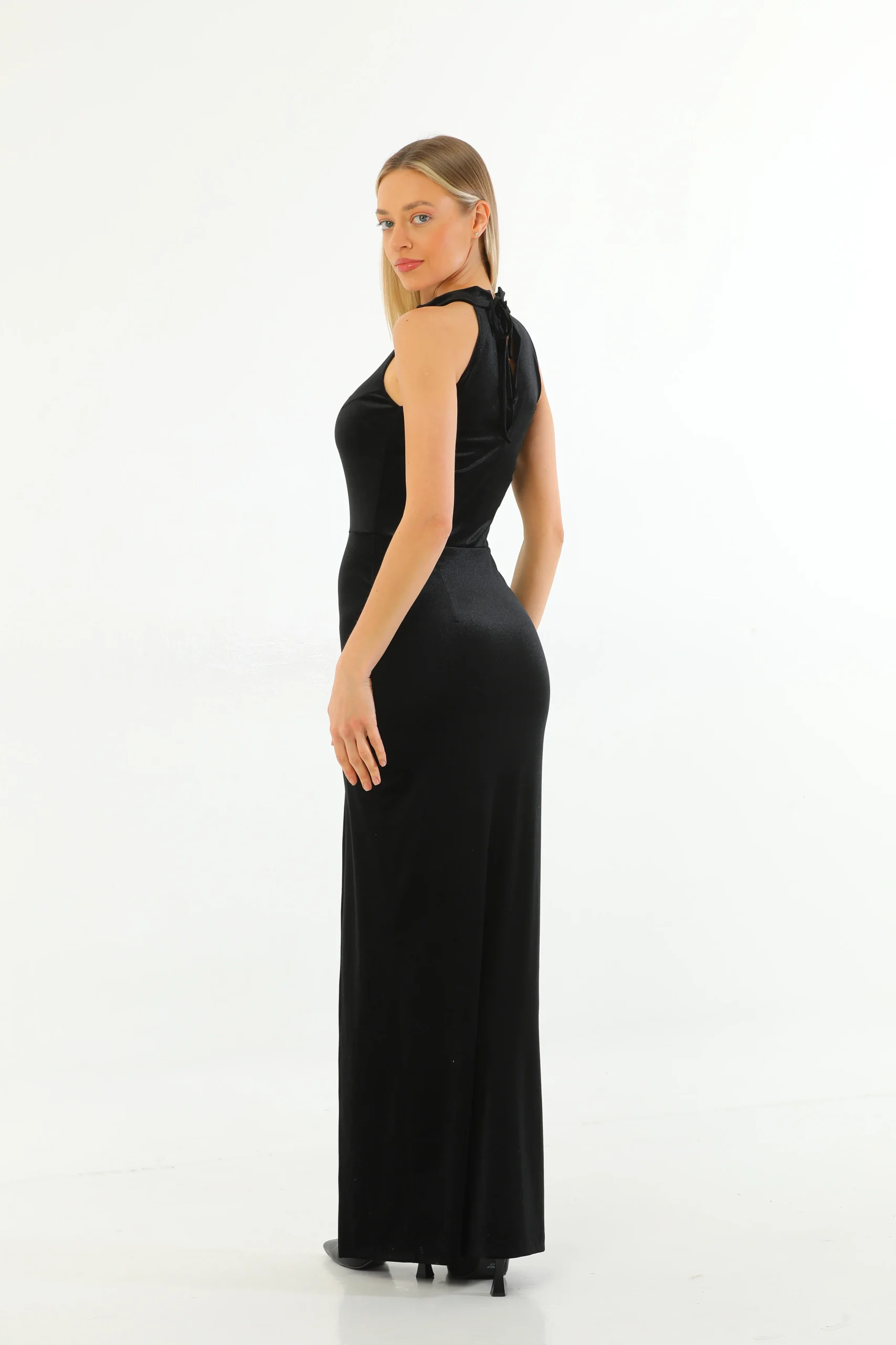 HALTER YAKA KADİFE ELBİSE